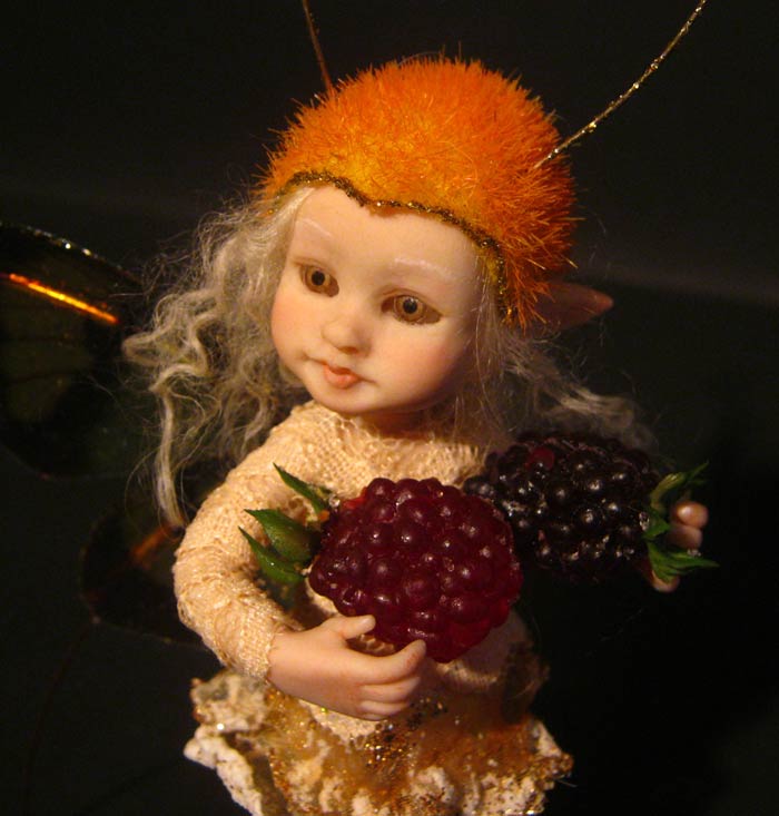 Little Fairy fae Mabel and the blackberries